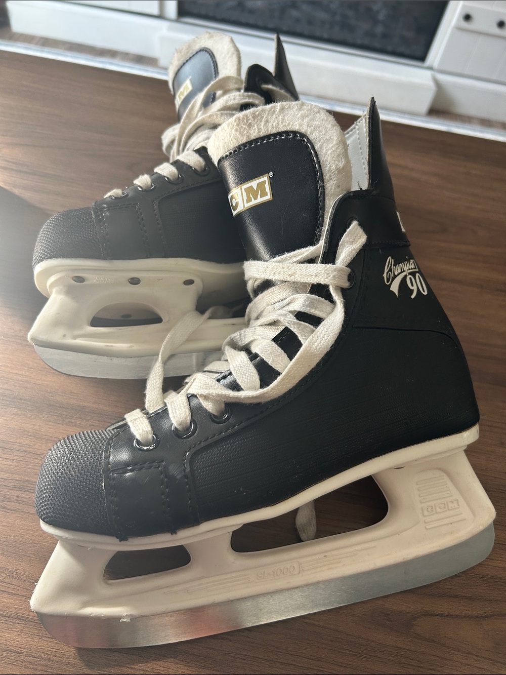 CCM Black White Classic 90 Ice Hockey Skates 4